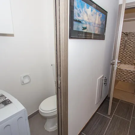 Menton: 3p Avec Terrasse, Parking, Proche Plages Et Centre - Fr-1-196-230 Apartamento *