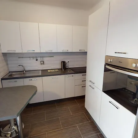 Appartement Menton: 3p Avec Terrasse, Parking, Proche Plages Et Centre - Fr-1-196-230 *