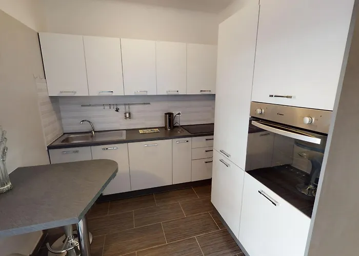 아파트 Menton: 3p Avec Terrasse, Parking, Proche Plages Et Centre - Fr-1-196-230 *