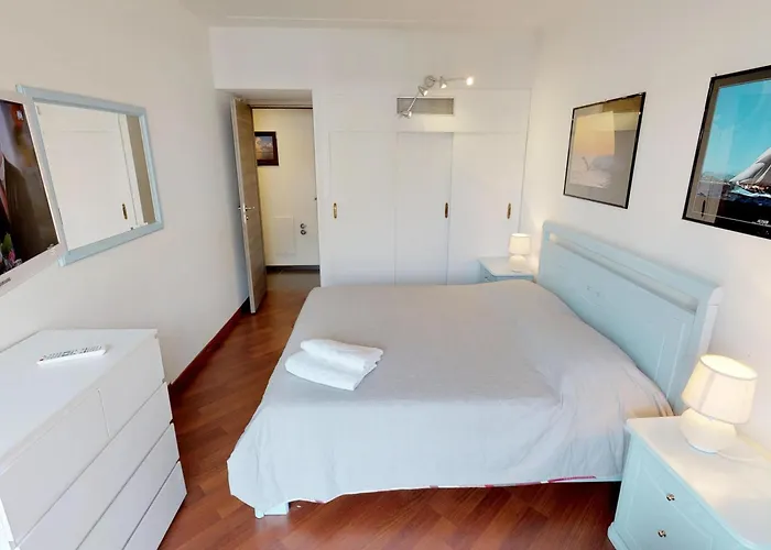 Menton: 3p Avec Terrasse, Parking, Proche Plages Et Centre - Fr-1-196-230 *