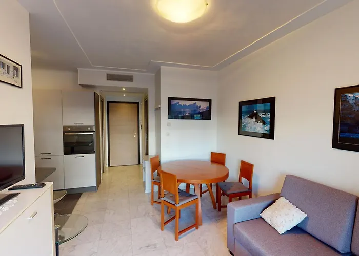 Menton: 3p Avec Terrasse, Parking, Proche Plages Et Centre - Fr-1-196-230 Menton