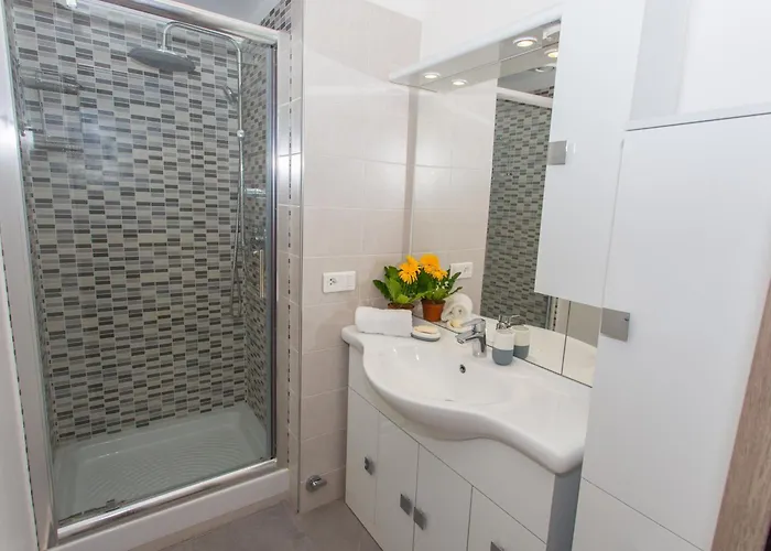 Апартаменти Menton: 3p Avec Terrasse, Parking, Proche Plages Et Centre - Fr-1-196-230