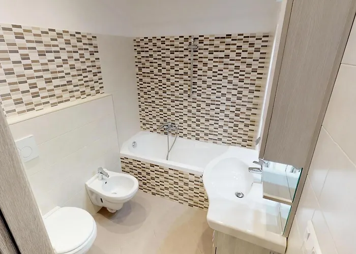 Menton: 3p Avec Terrasse, Parking, Proche Plages Et Centre - Fr-1-196-230 * Menton